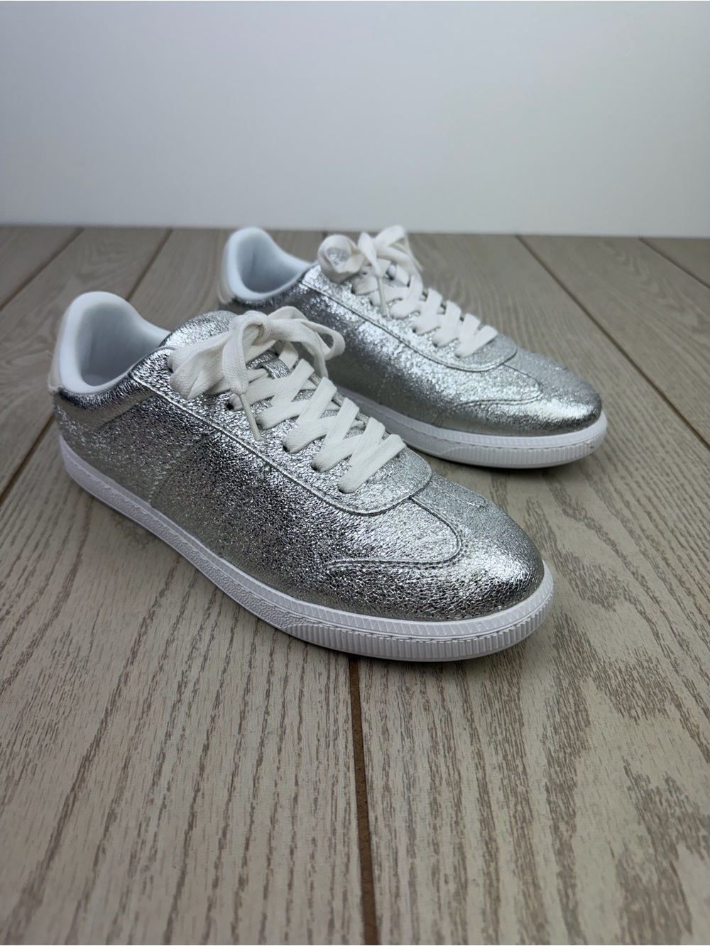 On 34th Women's Marinaa Low-Top Sneakers 8.5M Silver Crinkle Smooth $79.50